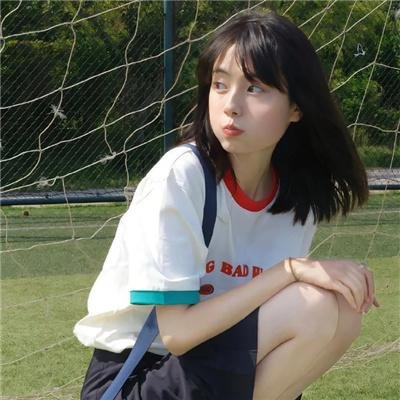 她比烟花寂寞